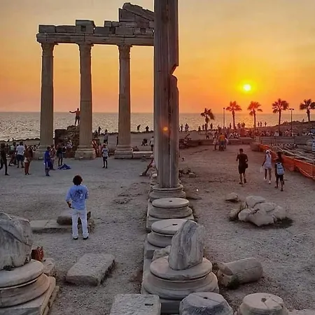 Antalya Sahil Plaj Evleri אלאניה